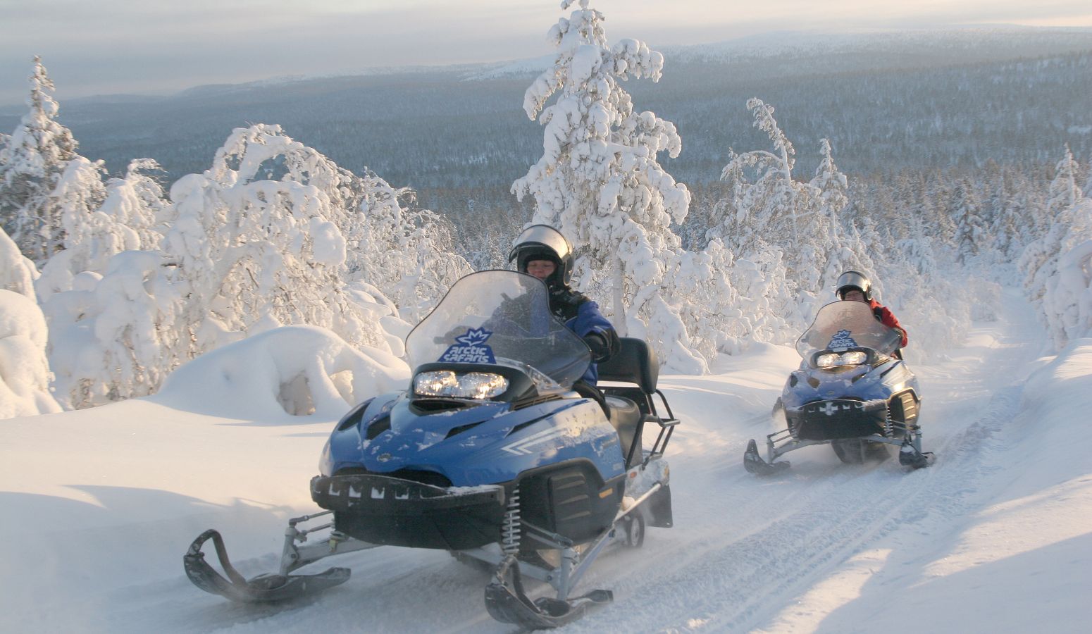 motos en la nieve filandia laponia